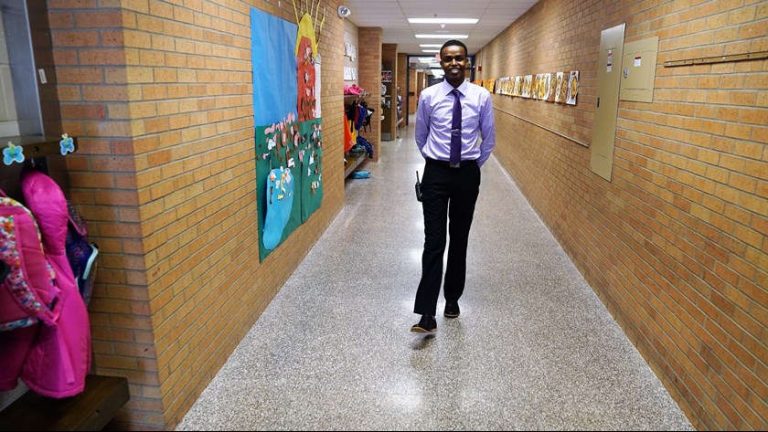 US:Young Somali man becomes school role model