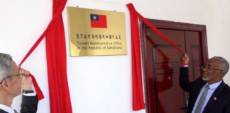 Taiwanese Representative Lou Chen-hua, left, and Somaliland's foreign minister Yasin Hagi Mohamoud jointly open Taiwan's representative office in Hargeisa, capital of Somaliland, on August 17, 2020.