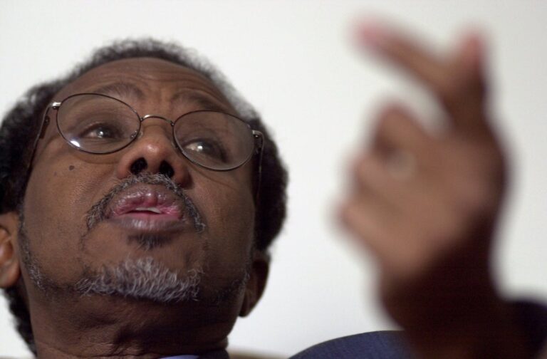 GENERAL INFORMATION: Wednesday, October 24, 2001-Owatonna-Interviewing the Somali prime ministerIN THIS PHOTO: Ali Khlaif Galaydh, prime minister of Somalia, talks about the rumors that there are terrorists camps in his country. Galaydh said that he visited the towns rumored to have camps and found nothing but schools and hospitals.JEFF WHEELER – STAR TRIBUNE FILE