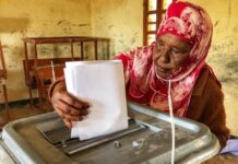 Old woman casts her vote in Buroa , Credit adnan abdo