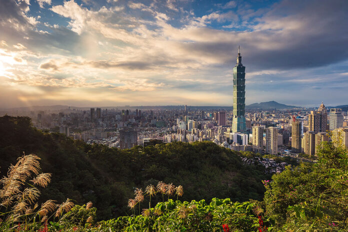 SUNSET over Taipei City — THOMAS TUCKER-UNSPLAH