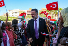 Turkey's Ambassador to Khartoum İrfan Neziroğlu visited the Hayrat Foundation's orphan training center in Khartoum, the capital of Sudan. ( Mahmoud Hjaj - Anadolu Agency )
