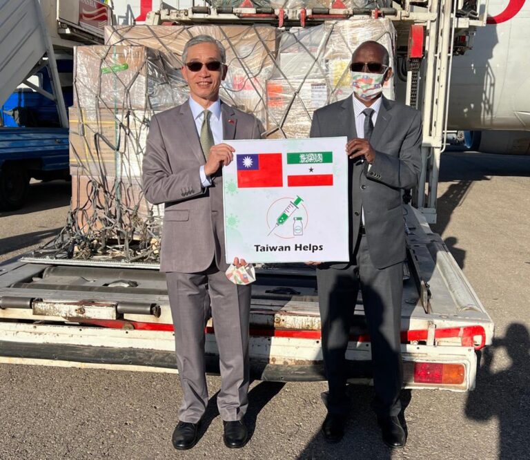 Taiwan hands over 150,000 doses of Taiwan-made MVC COVID-19 vaccines to Somaliland