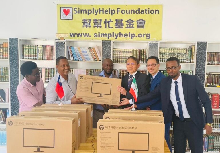 Taiwan hands over desktop computers to Berbera Public Library