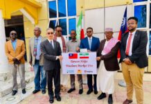 Ambassador Allen LOU of the Taiwan Representative Office in the Republic of Somaliland hands over USD550,000 plus a container of humanitarian materials to “National Relief and Support Committee to the Victims of Waaheen Market” on 30 April 2022.
