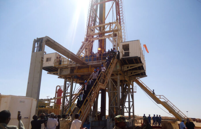 Engineers and visitors explore an exploratory well near Dharoor town, 350 km (217 miles) from the port of Bosasso on the Gulf of Aden in Puntland January 17, 2012. REUTERS/Abdiqani Hassan