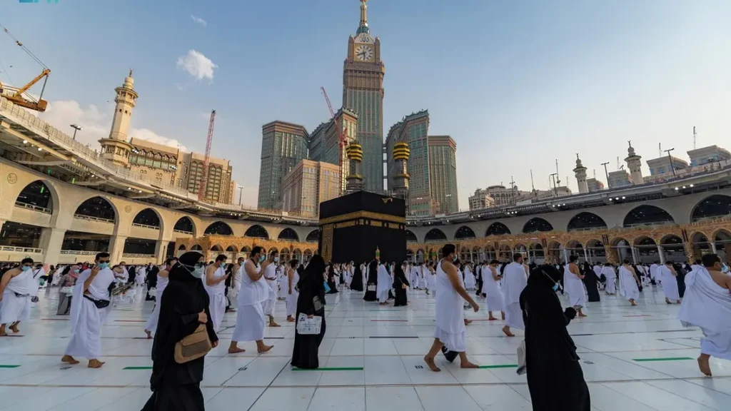 Muslims perform the Umrah in the last ten days of Ramadan, while maintaining social distancing due to coronavirus disease (COVID-19) pandemic, in the Grand Mosque, in the holy city of Mecca, Saudi Arabia, on May 2, 2021. (SPA)