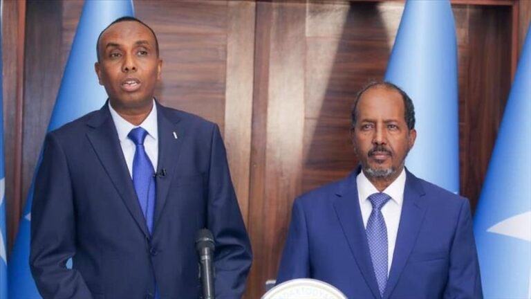 Hamza Abdi Barre (L) got the job as premier from President Hassan Sheikh Mohamud (R) ( Photo courtesy: Somali Presidency)