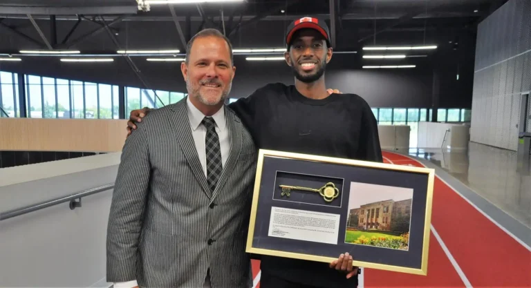 Mayor Walter Sendzik presented Olympic silver medalist Mohammed Ahmed, with a Key to the City of St. Catharines yesterday. (Photo: St. Catharines)