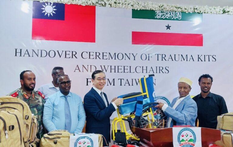 Taiwan hands over medical equipment and wheelchairs to Somaliland