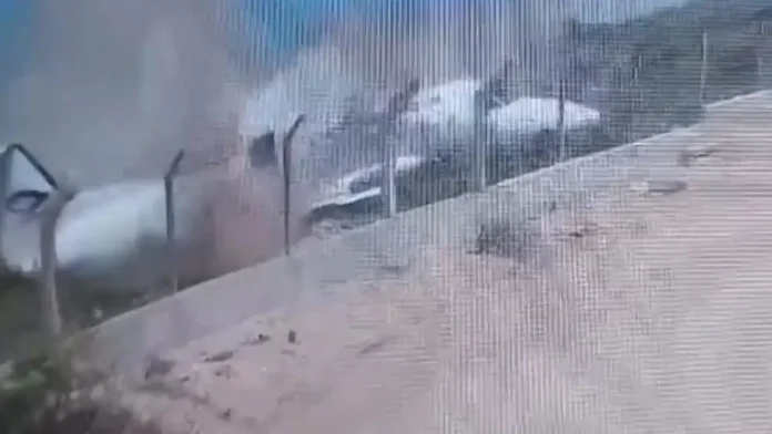 Video shows plane crash-landing at Somalia airport