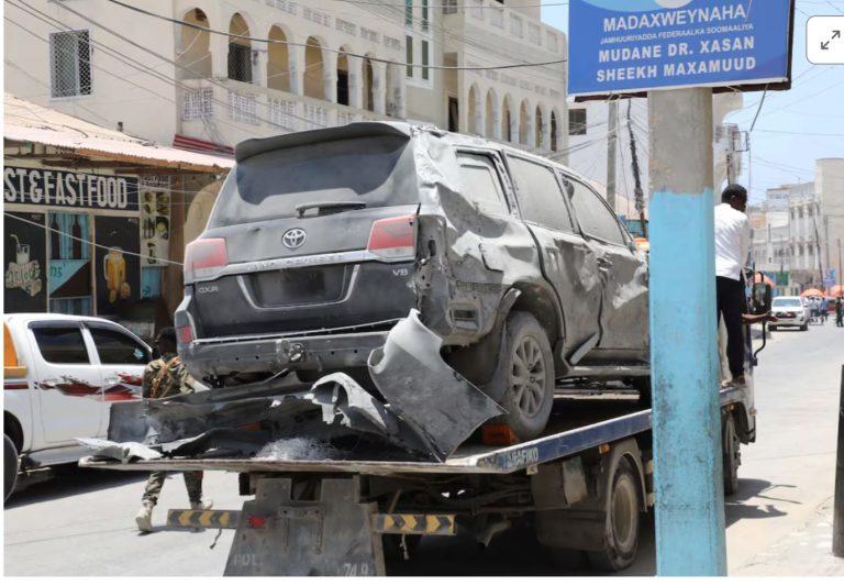 A police tow-truck carries vehicle wreckage from the scene of an explosion near the Presidential Palace, also known as Villa Somalia, in the Hamar Jajab district of Mogadishu, Somalia March 18, 2025. REUTERS/Feisal Omar