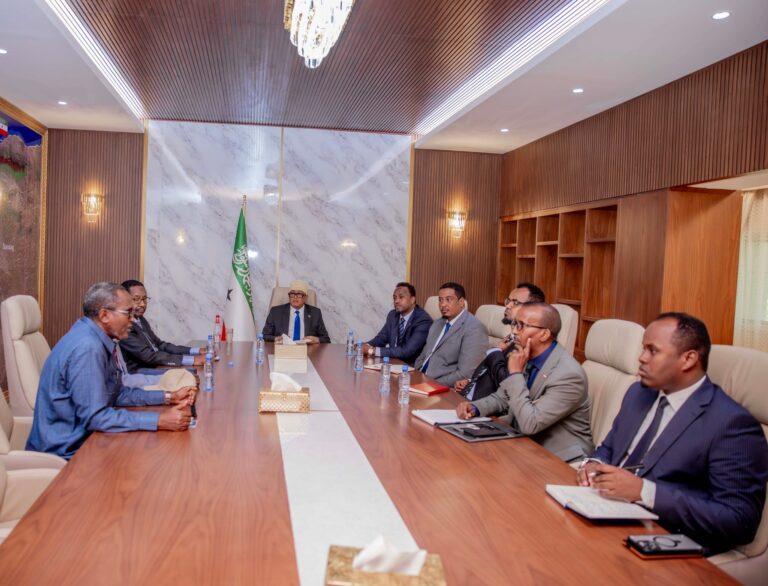 e President of the Republic of Somaliland Dr Abdirahman Mohamed Abdillahi (Irro), today presided over a strategic policy briefing with the senior leadership of the Central Bank of Somaliland at the Presidential Palace in Hargeisa.
