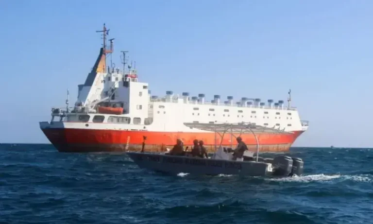 Pirates seize oil tanker off Somalia, 11 Pakistanis among hostages