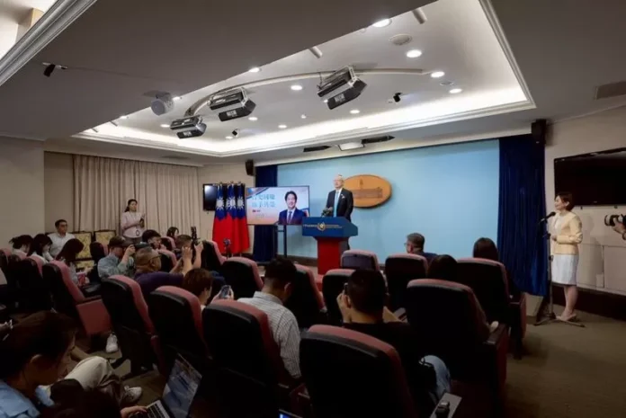 Deputy Foreign Minister François Chih-chung Wu shares President Lai Ching-te’s plans for a forthcoming visit to Eswatini during a news conference at the Presidential Office in Taipei City April 13. (Courtesy of PO)
