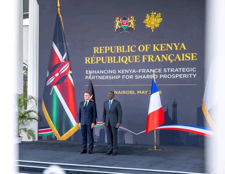 President William Ruto with French President Emmanuel Macron at State House, Nairobi. [PCS]