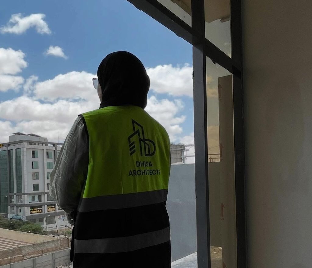 Su’ad stands at a site overlooking Hargeisa’s expanding skyline, where urban growth is driving demand for modern architecture.