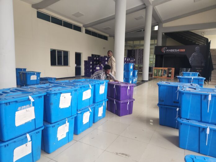 Election officials organize ballot materials in Sidama Region ahead of Ethiopia’s seventh general election on Monday. Photo: ENA