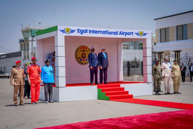 President Irro and Vice President Mohamed Ali Aw Abdi inspect the guard of honour at Egal International Airport.