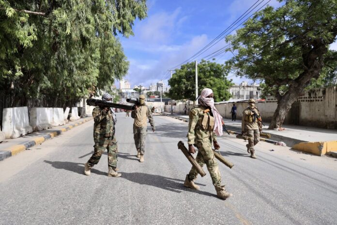 Armed forces loyal to the opposition seen in parts of Mogadishu. Photo courtesy