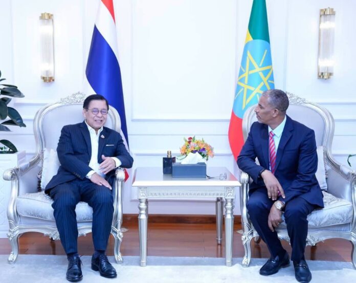 Ethiopia’s State Minister of Foreign Affairs, Ambassador Berhanu Tsegaye, welcomes Thailand’s Deputy Prime Minister and Foreign Minister, Sihasak Phuangketkeow, upon his arrival in Addis Ababa on August 28, 2026. (Photo: Ethiopian Foreign Ministry)