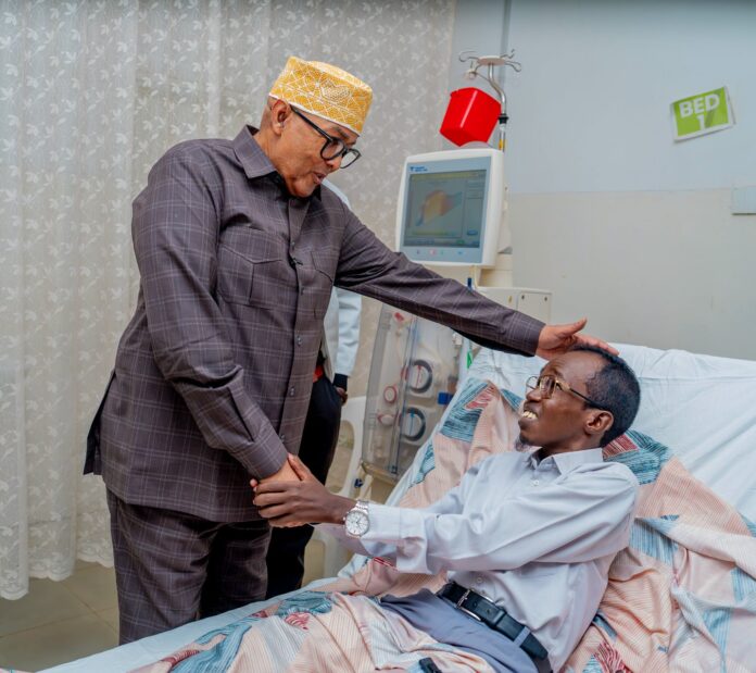 Somaliland President Abdirahman Mohamed Abdullahi Cirro shakes hands and speaks with Camaar, chairman of the Dialysis Patients Association, during a visit to the dialysis unit at Hargeisa Group Hospital on Aug. 31, 2026. Photo: Somaliland Presidency Somaliland President Abdirahman Mohamed Abdullahi Cirro shakes hands and speaks with Camaar, chairman of the Dialysis Patients Association, during a visit to the dialysis unit at Hargeisa Group Hospital on Aug. 31, 2026. Photo: Somaliland Presidency