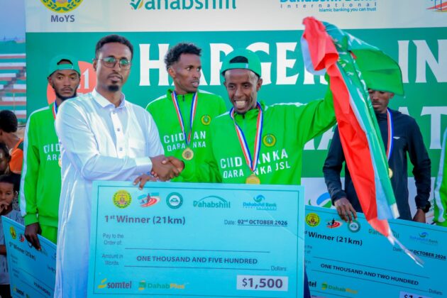 Fuad Sead Ali raises the Somaliland flag as he receives a $1,500 prize cheque after winning the men&rsquo;s Hargeisa International Half Marathon, October 2, 2026.
